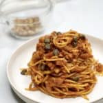 Najlepsze spaghetti wegańskie z pomidorami, orzechami włoskimi i soczewicą (v,gf,lf)